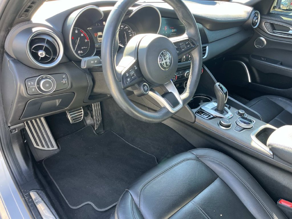 Used 2022 Alfa Romeo Giulia Ti RWD image 10