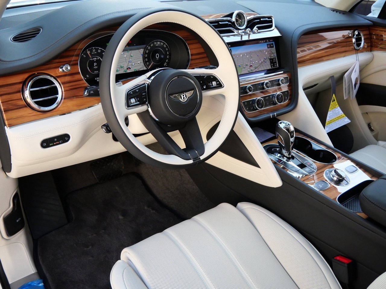 New 2025 Bentley Bentayga Plug-In Hybrid image 12