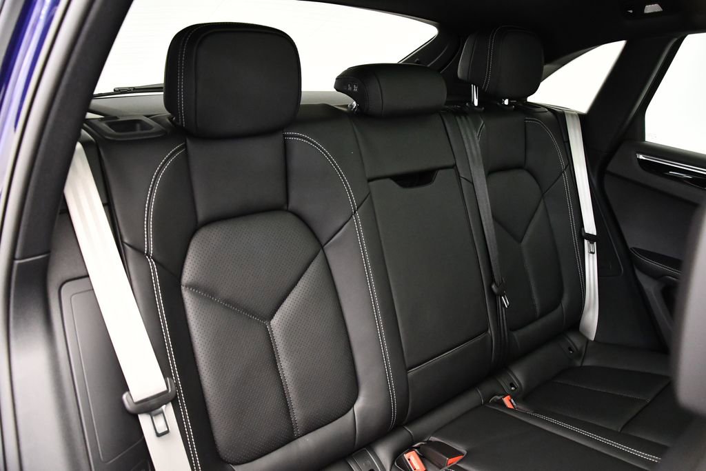 Certified 2025 Porsche Macan image 57