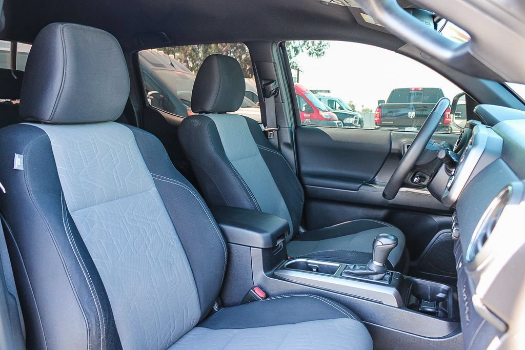 Used 2021 Toyota Tacoma TRD Sport w/ Technology Package RWD image 17