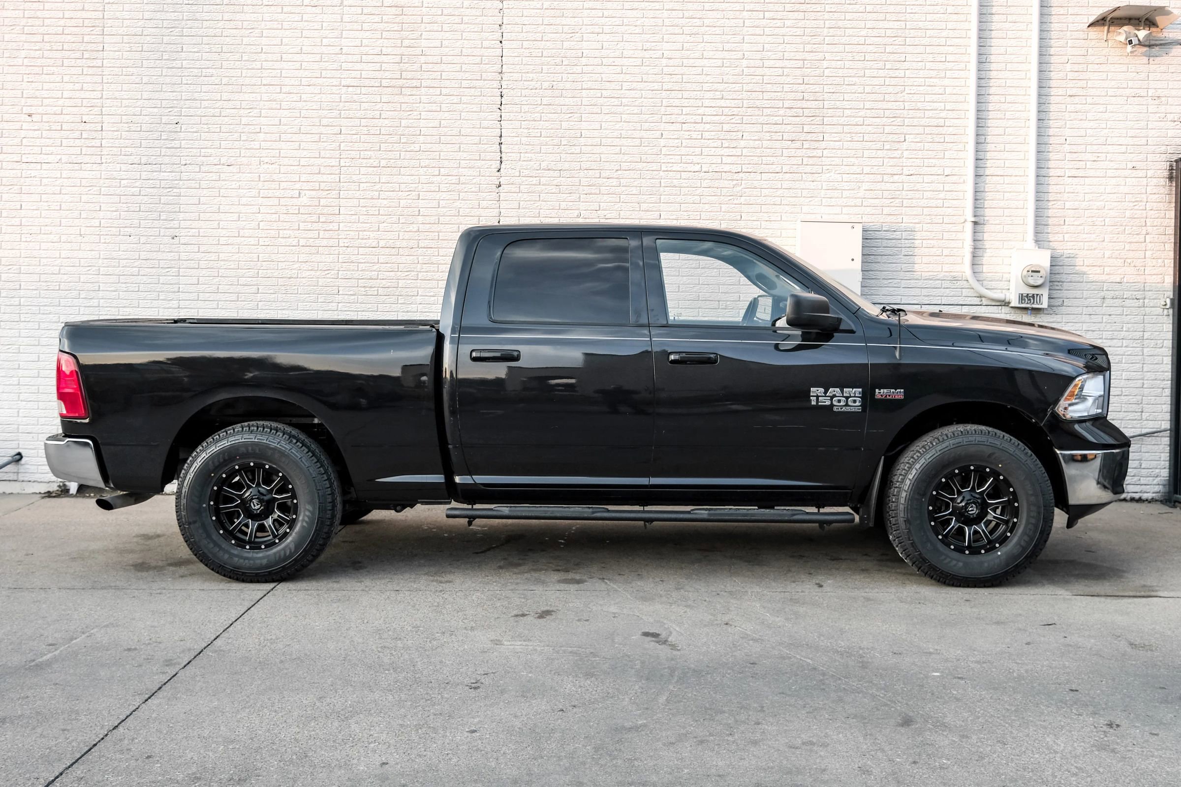 Used 2019 RAM 1500 Classic SLT image 6