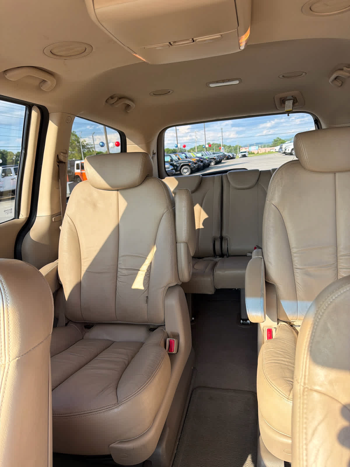 Used 2010 Kia Sedona EX w/ Luxury Pkg FWD image 11