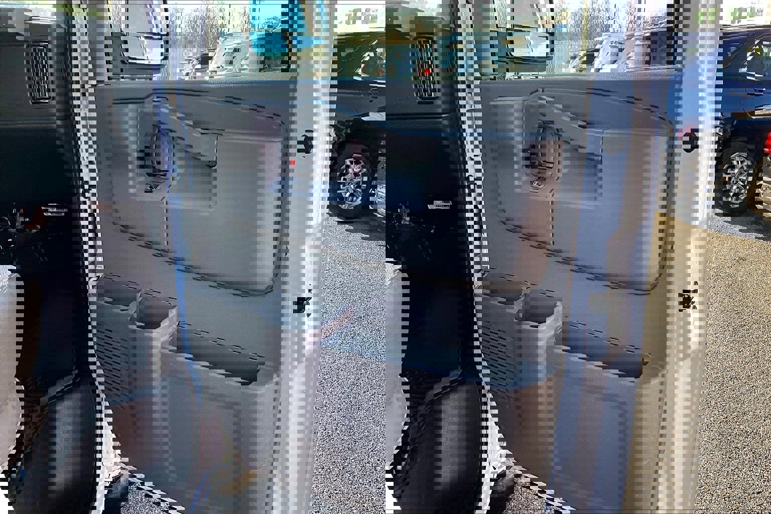 Used 2018 Chevrolet Express 2500 LT w/ LT Preferred Equipment Group image 19