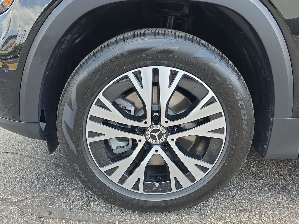 Used 2026 Mercedes-Benz GLB 250 4MATIC image 9