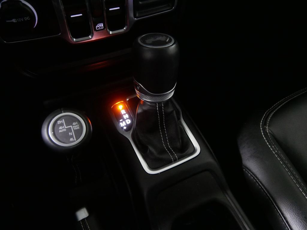 Used 2023 Jeep Wrangler Unlimited Sahara w/ Cold Weather Group AWD/4WD image 28