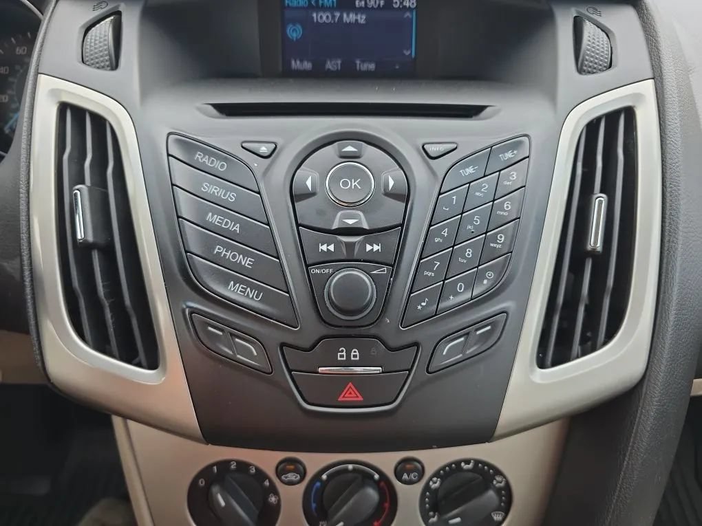 Used 2014 Ford Focus SE w/ SE Winter Package FWD image 26