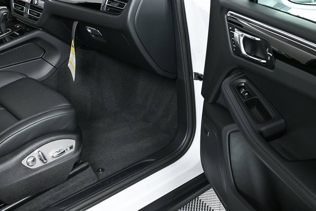 New 2025 Porsche Macan image 30
