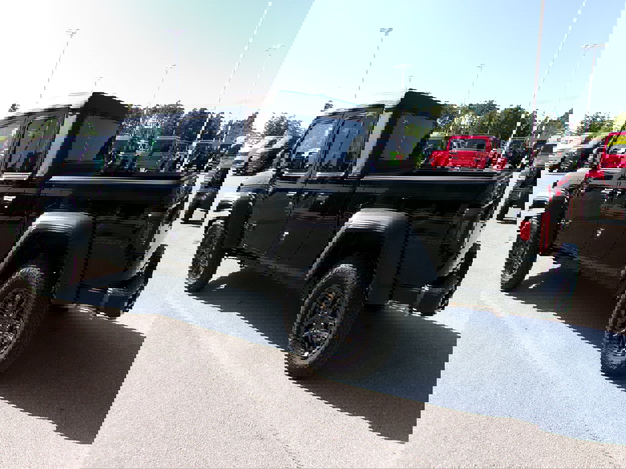 New 2025 Jeep Gladiator Sport image 3