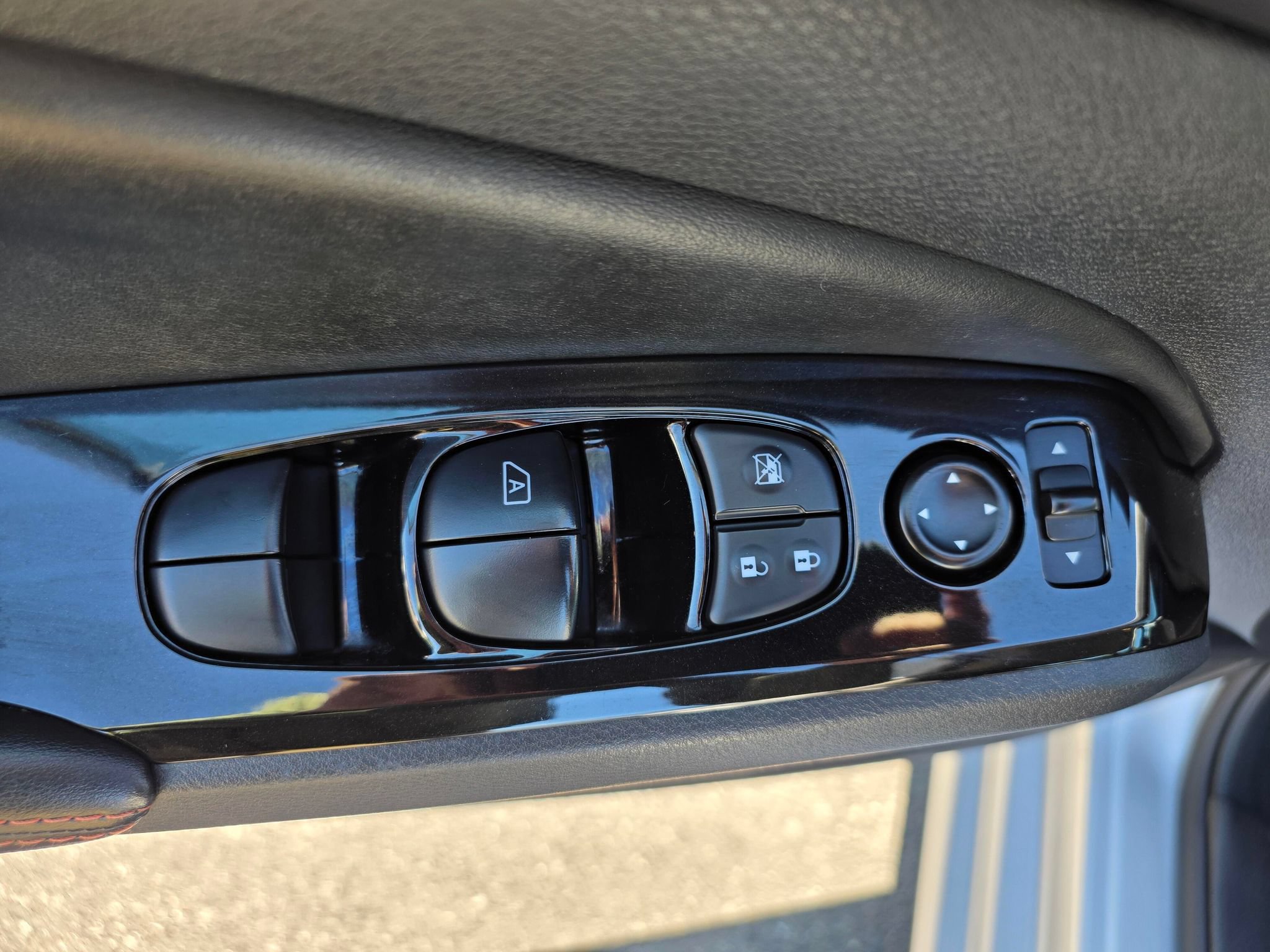 Used 2024 Nissan Altima 2.5 SR FWD image 23