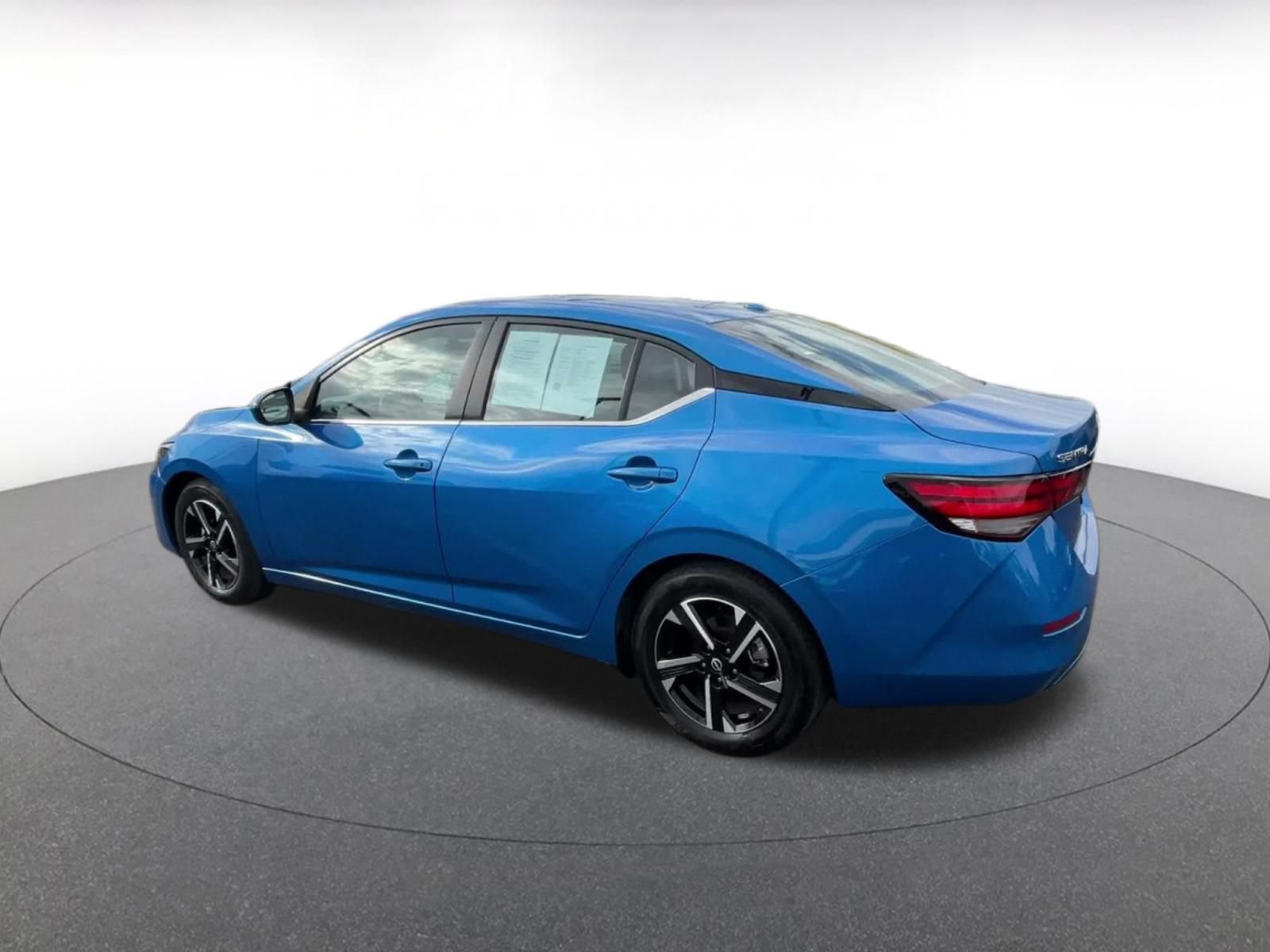 Used 2025 Nissan Sentra SV FWD image 8