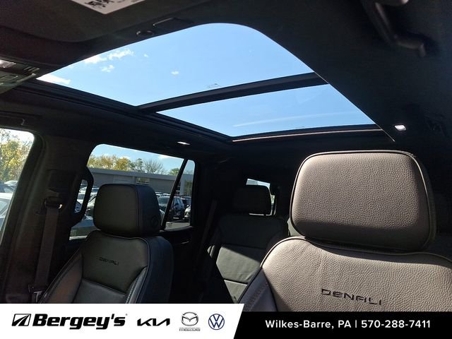 Used 2021 GMC Yukon Denali w/ Denali Premium Package image 17