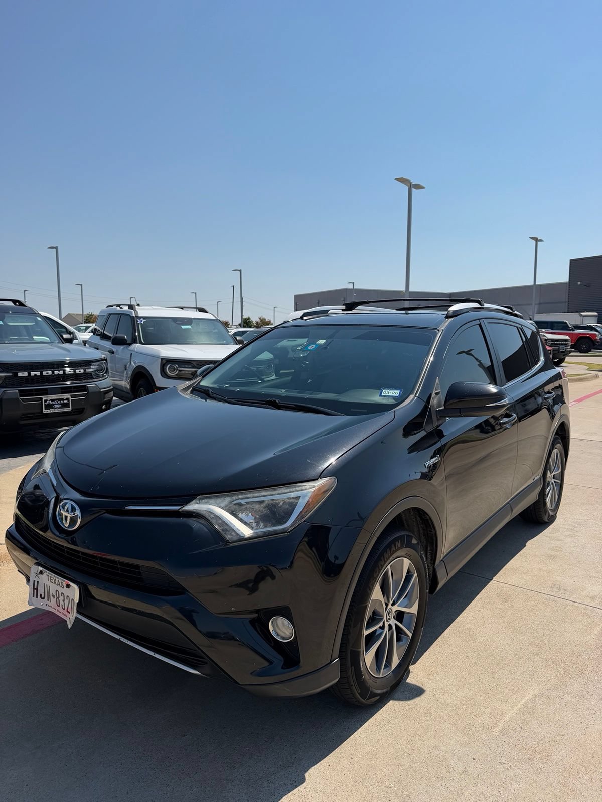 Used 2016 Toyota RAV4 XLE AWD/4WD image 4