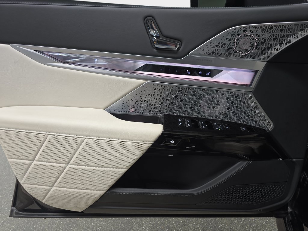 Certified 2023 BMW i7 xDrive60 AWD/4WD image 27