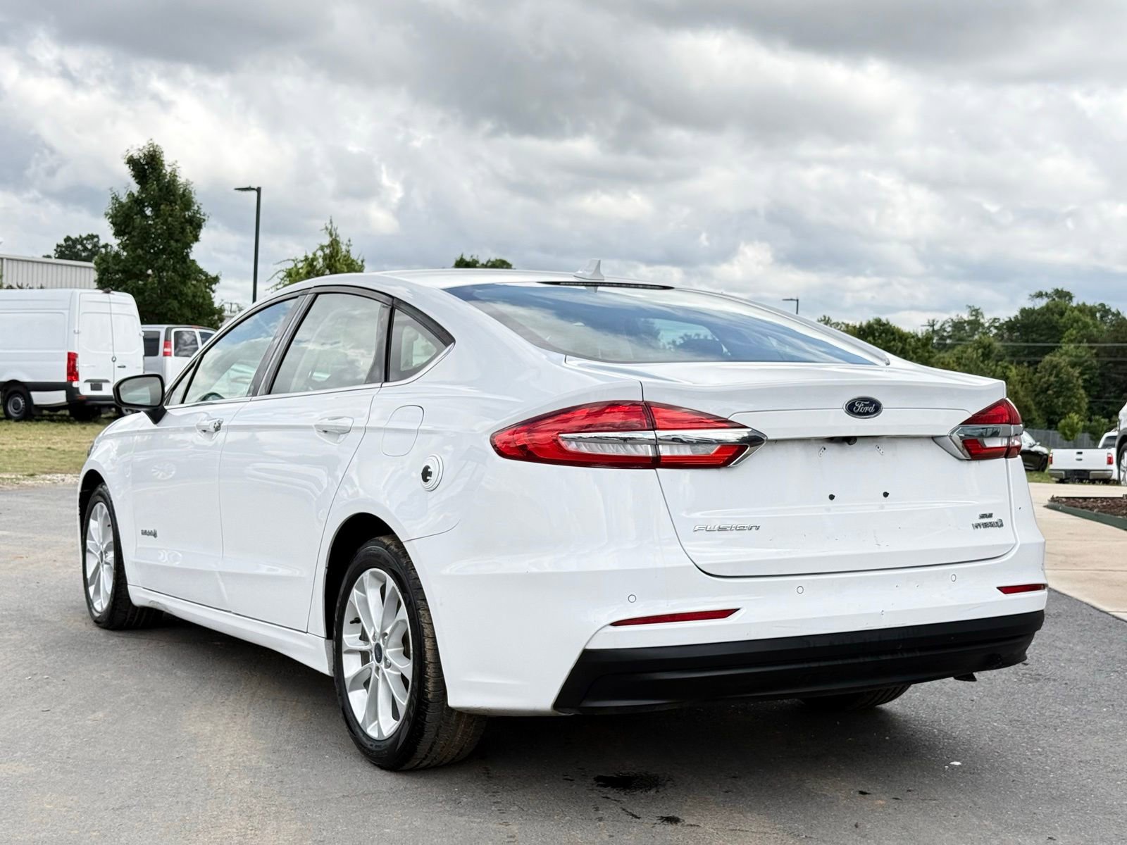 Used 2019 Ford Fusion SE FWD image 8