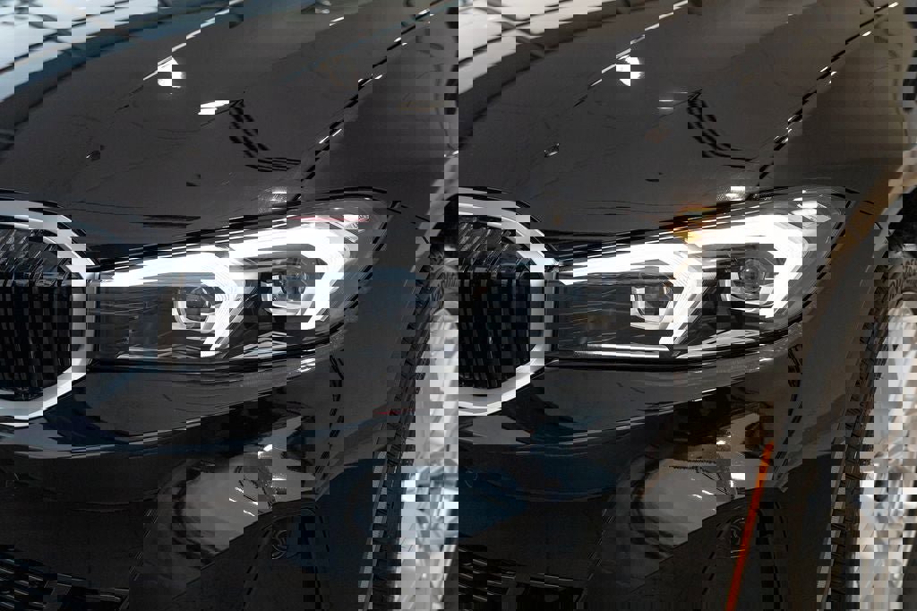 New 2026 BMW 330i xDrive Sedan w/ Convenience Package image 8