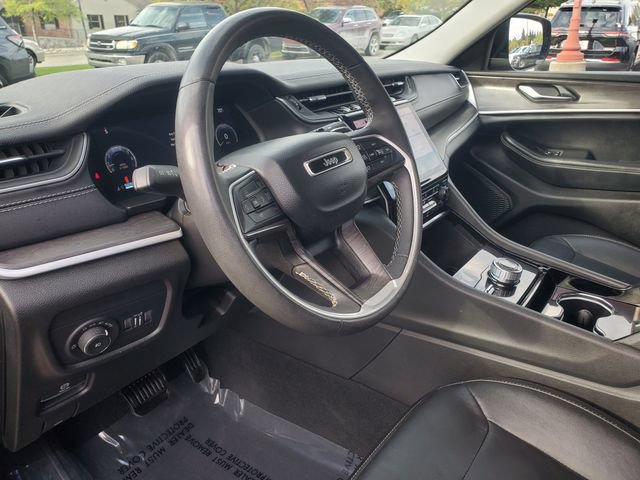 Used 2023 Jeep Grand Cherokee L Limited AWD/4WD image 8