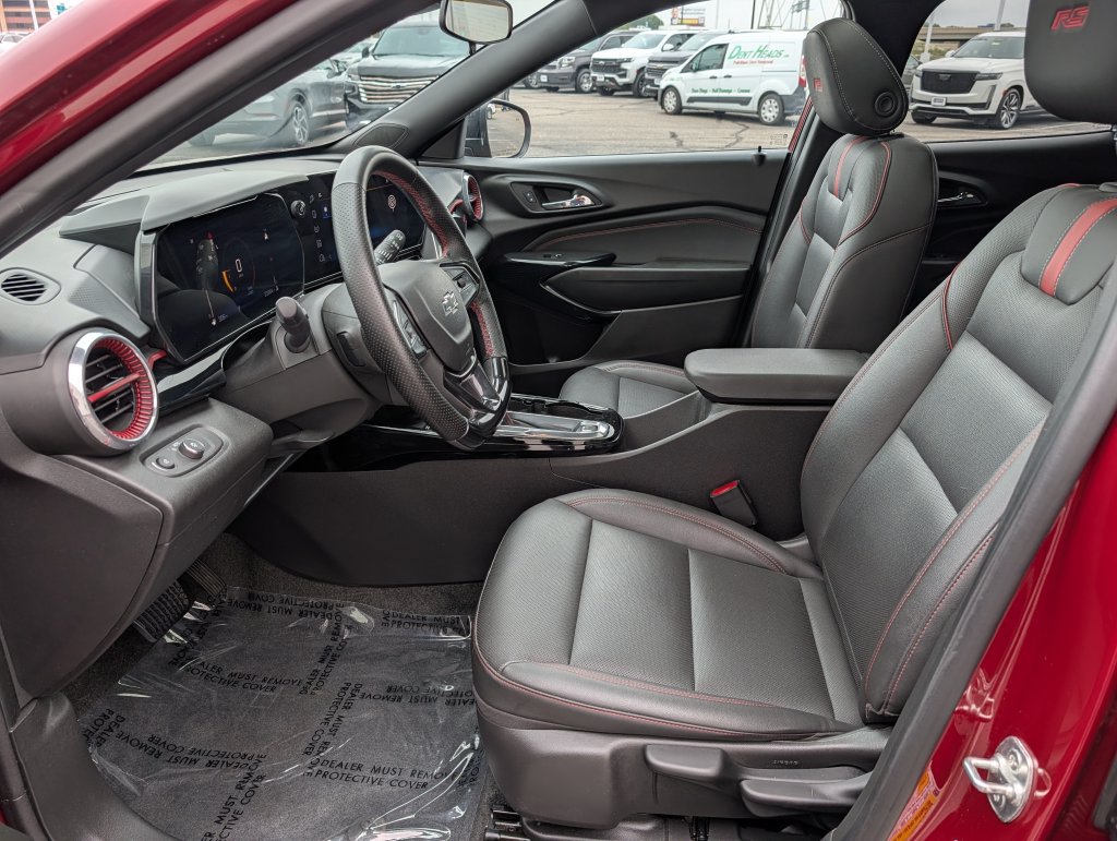 Used 2024 Chevrolet Trax RS w/ Sunroof Package FWD image 16