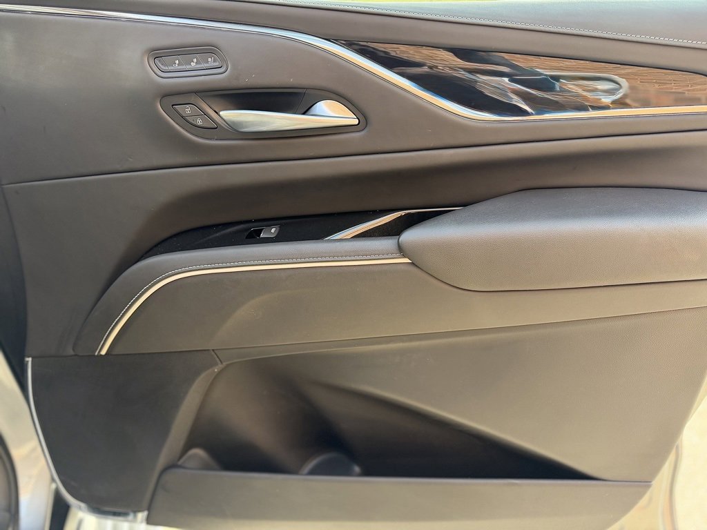 Used 2023 Cadillac Escalade V w/ LPO, ONYX Package image 21