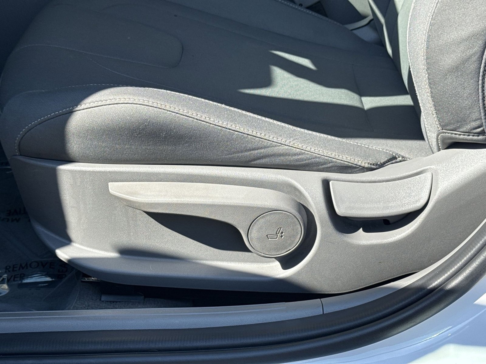 Certified 2025 Hyundai Elantra SEL FWD image 14
