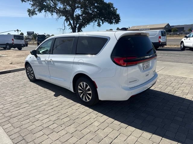 Used 2024 Chrysler Pacifica Limited FWD image 3