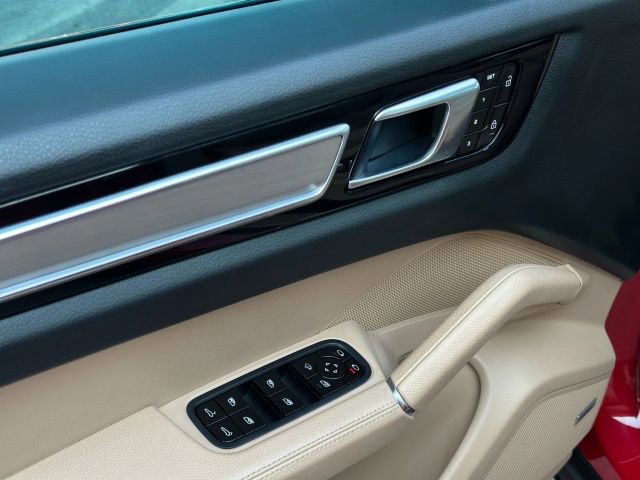Used 2021 Porsche Cayenne image 27