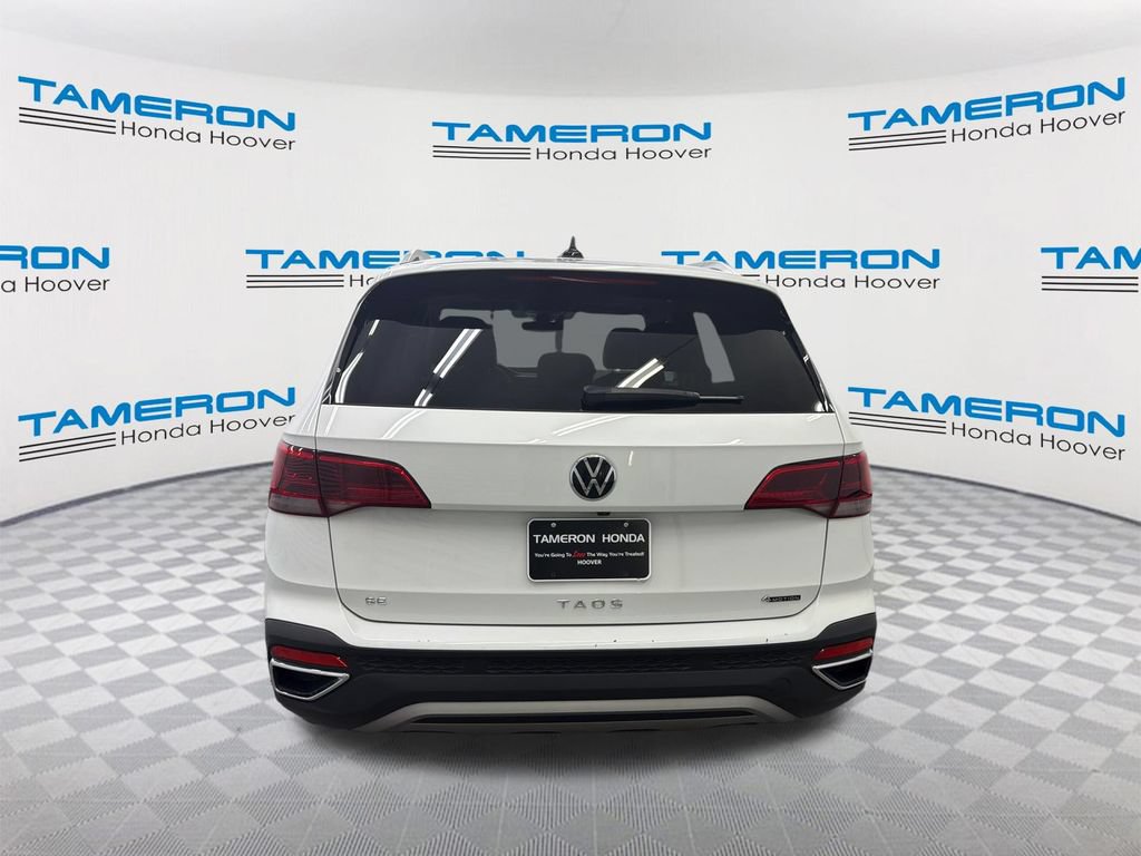 Used 2024 Volkswagen Taos SE AWD/4WD image 4