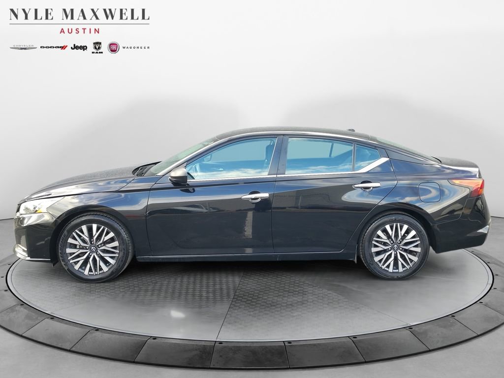 Used 2024 Nissan Altima 2.5 SV image 12