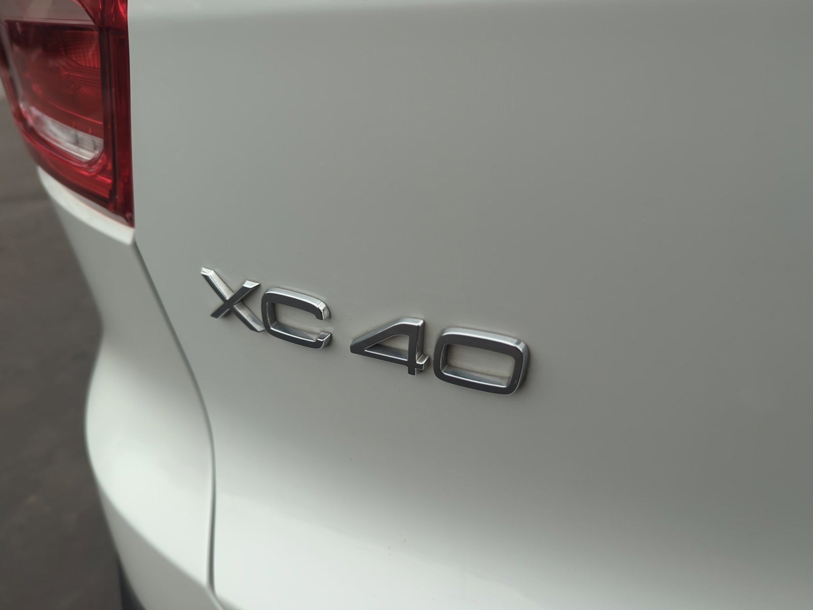 Used 2021 Volvo XC40 T5 R-Design w/ Climate Package image 22