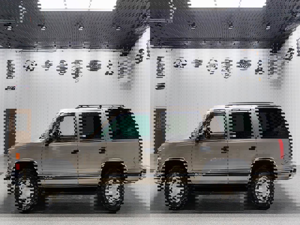 Used 1999 Chevrolet Tahoe Z71 w/ Comfort & Security Pkg image 3