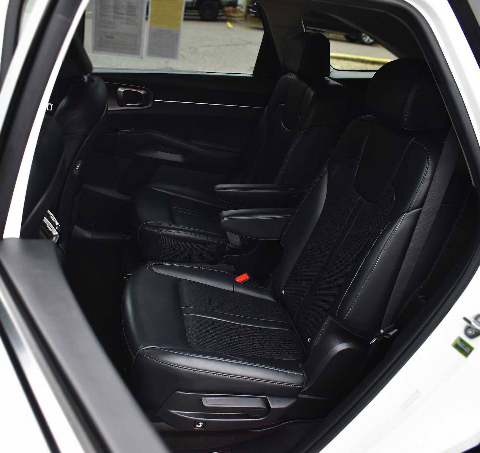 Used 2023 Kia Sorento EX image 12