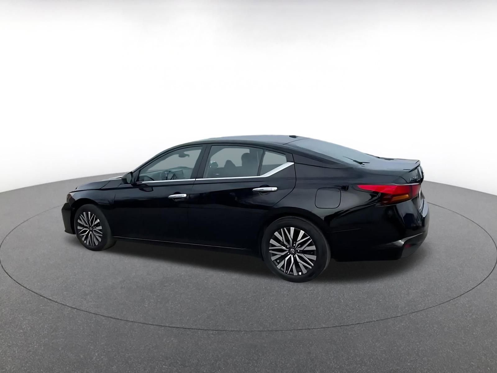 Used 2025 Nissan Altima 2.5 SV image 10