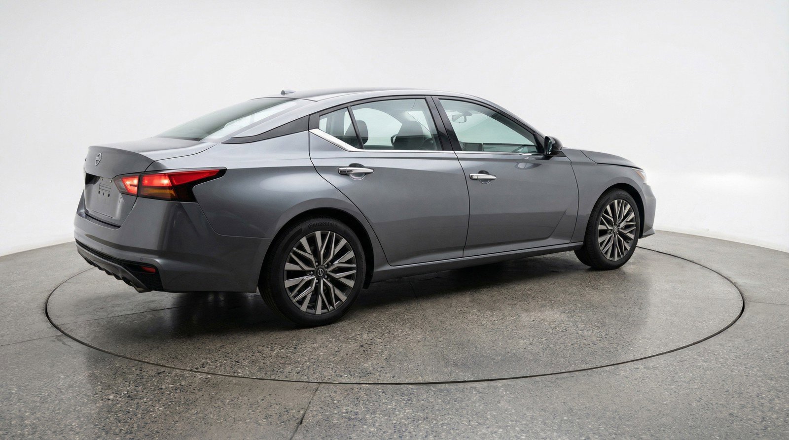 Used 2025 Nissan Altima 2.5 SV image 9