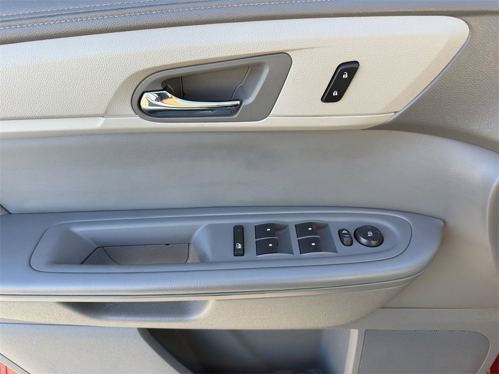 Used 2014 Chevrolet Traverse LT image 17