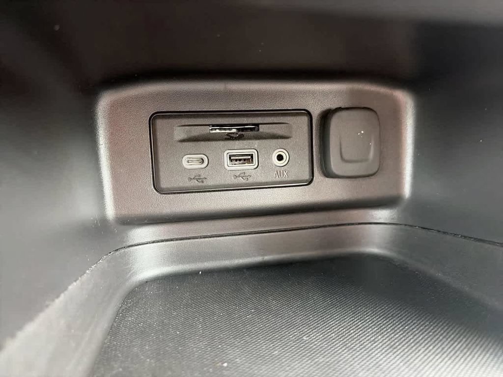 Used 2024 Chevrolet Equinox RS FWD image 21