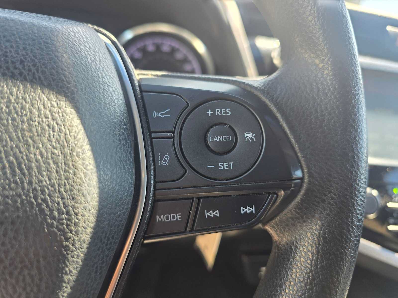 Used 2018 Toyota Camry LE FWD image 31