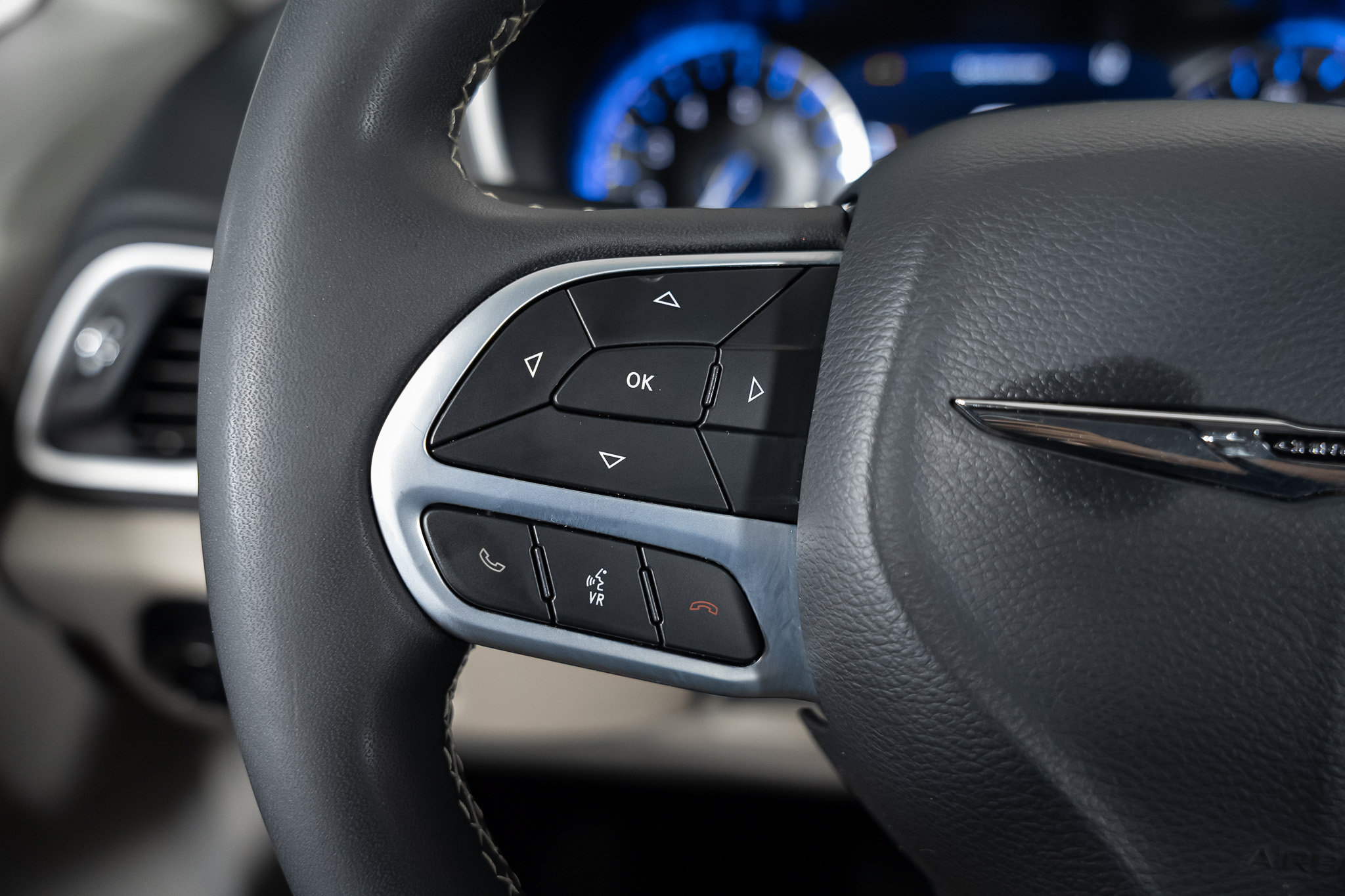 Used 2023 Chrysler Pacifica Touring-L FWD image 32