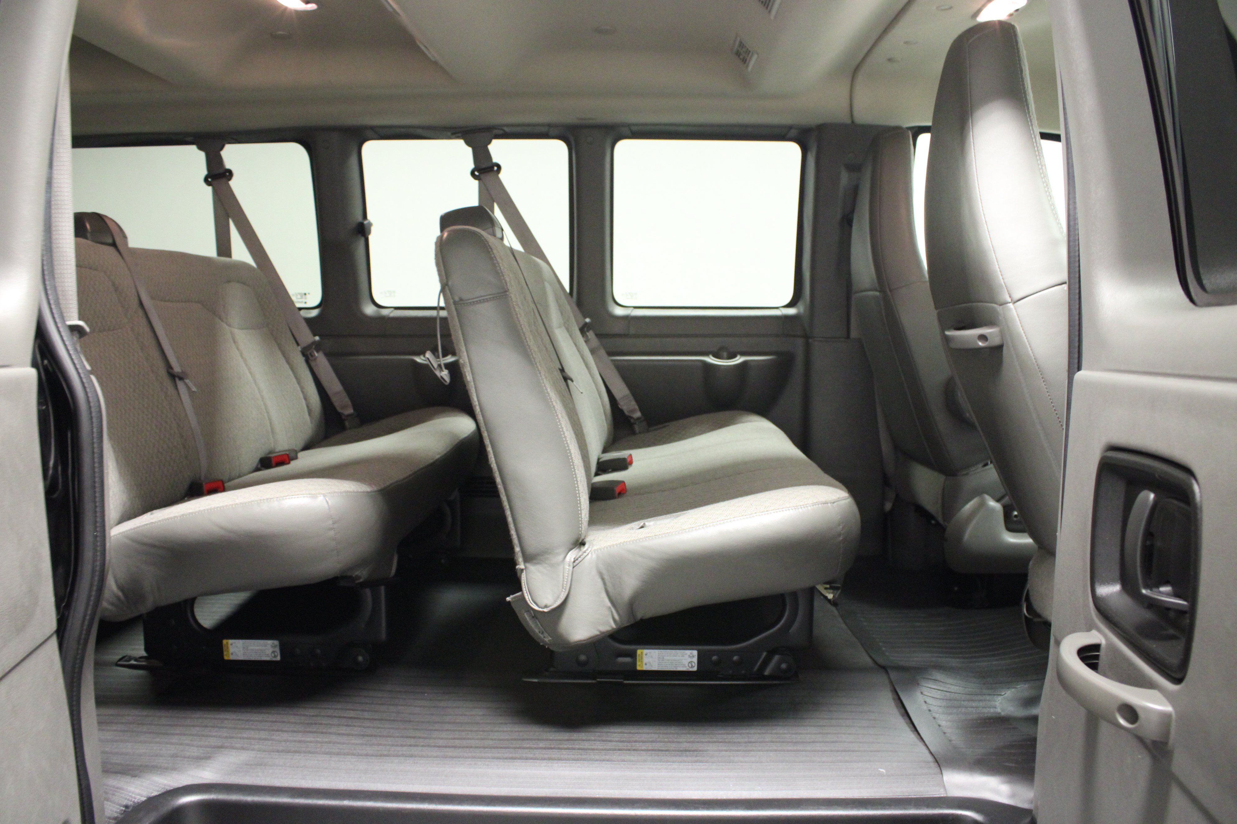 Used 2025 Chevrolet Express 3500 LS RWD image 15