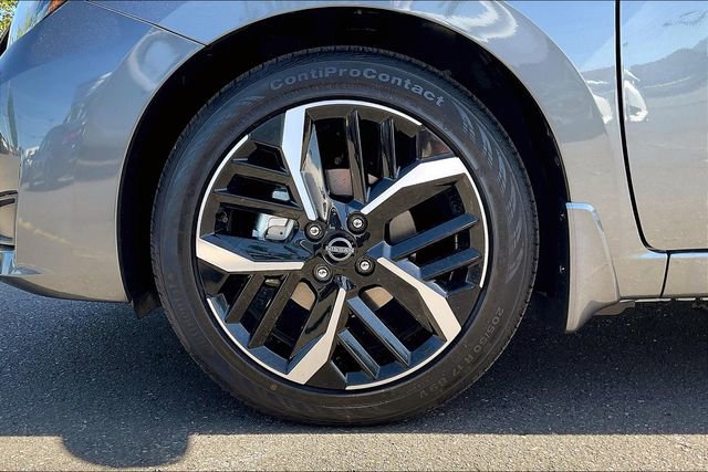 New 2025 Nissan Versa SR w/ Trunk Package image 13