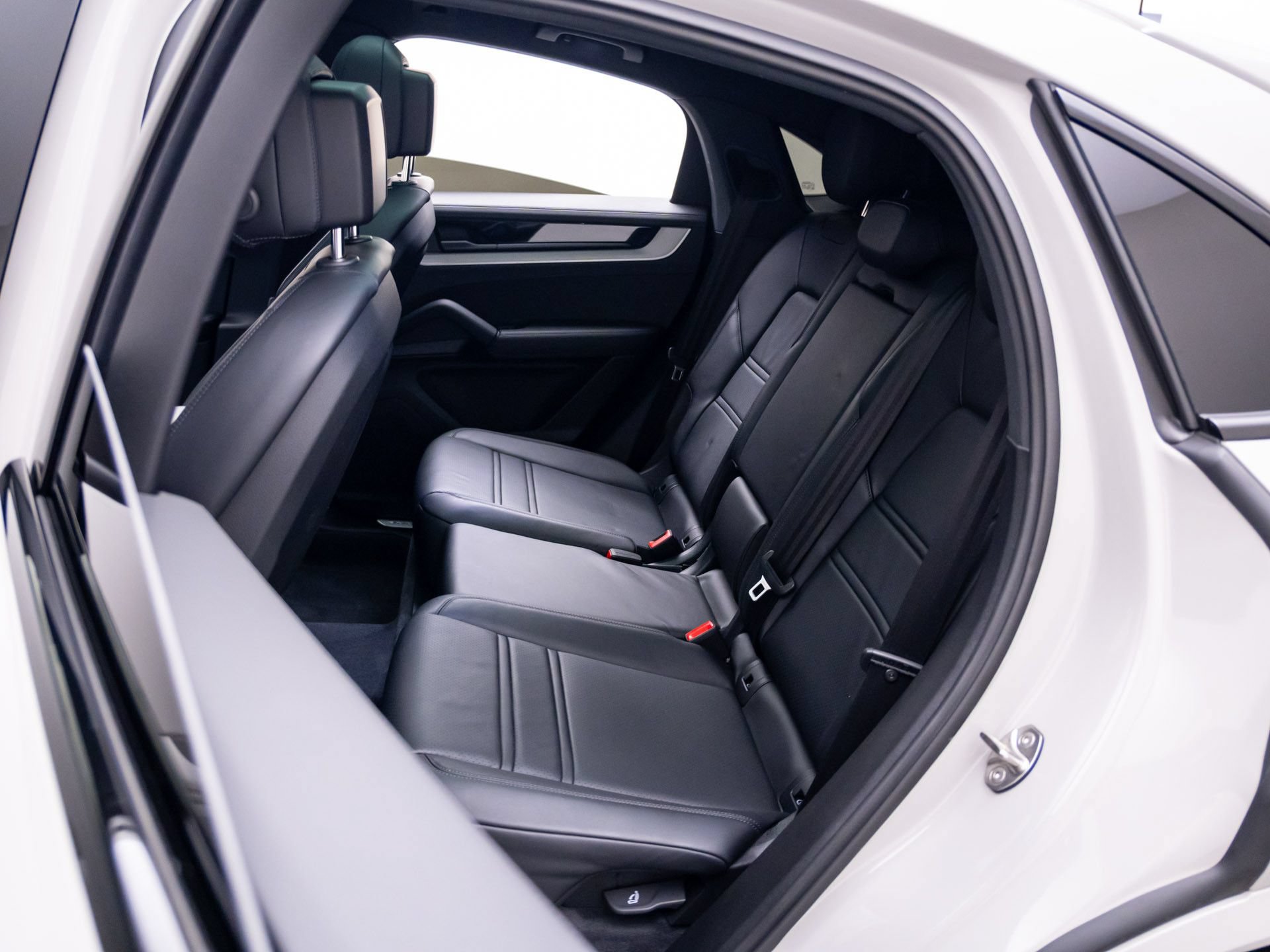 Used 2024 Porsche Cayenne Coupe AWD/4WD image 18