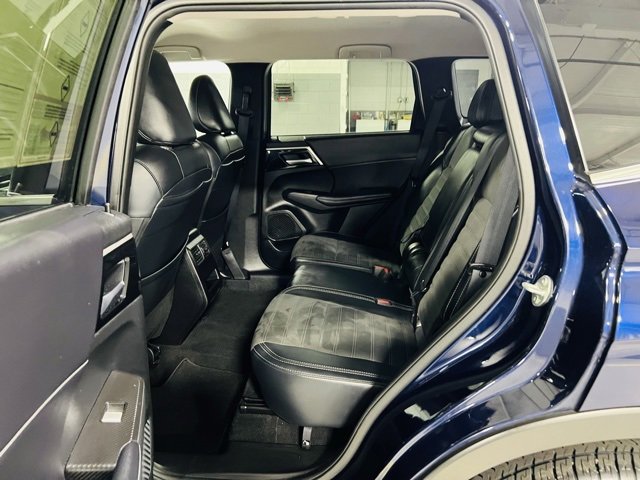 Used 2024 Mitsubishi Outlander SE image 27