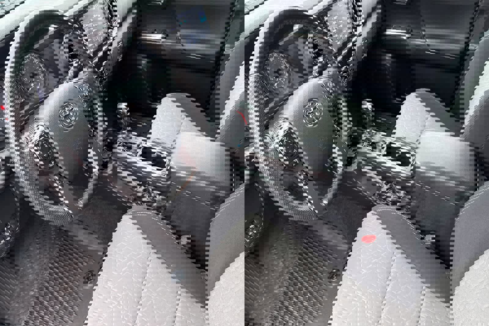 Used 2020 Toyota Tacoma TRD Off-Road image 11