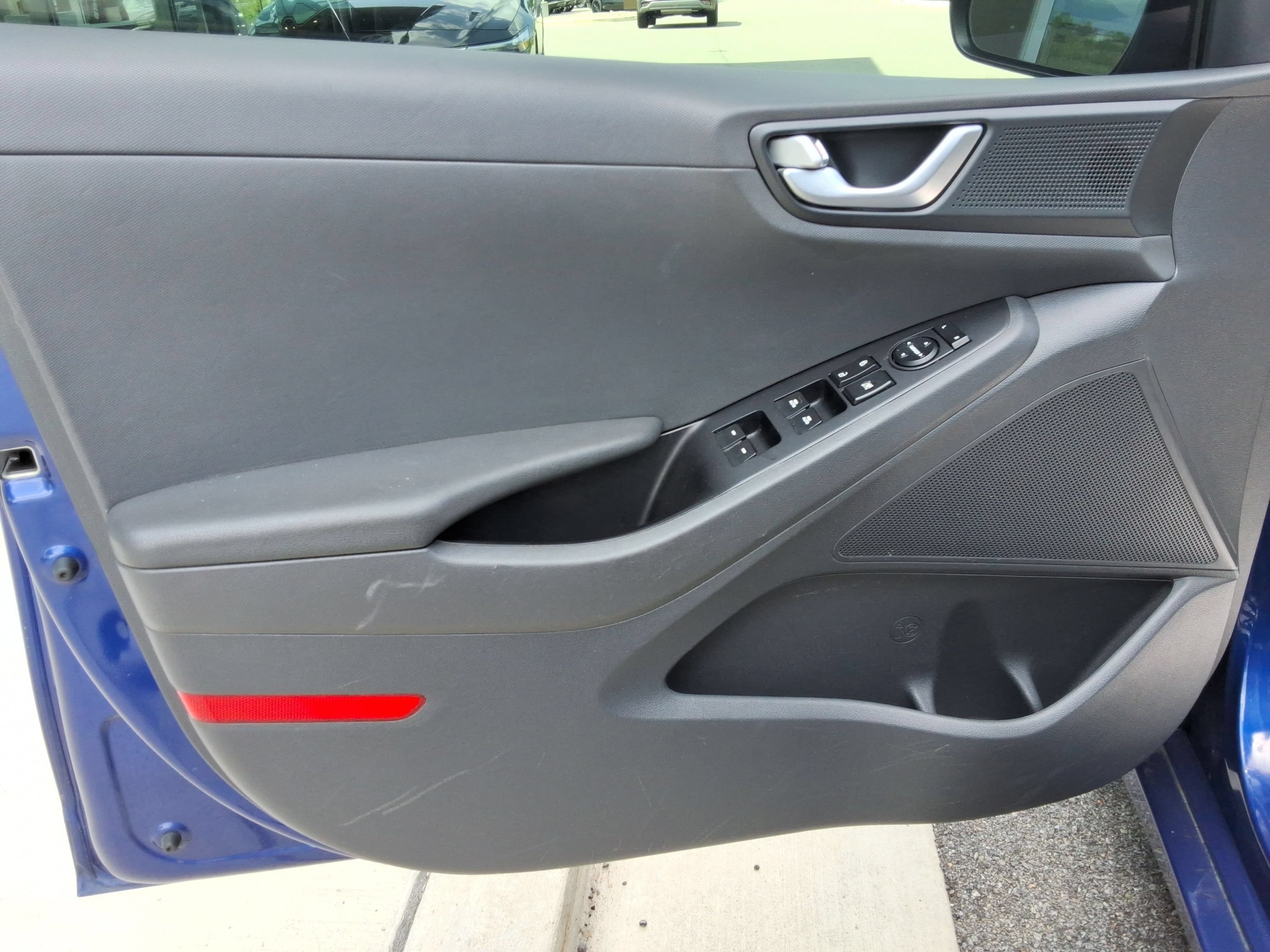 Used 2019 Hyundai Ioniq Limited FWD image 22