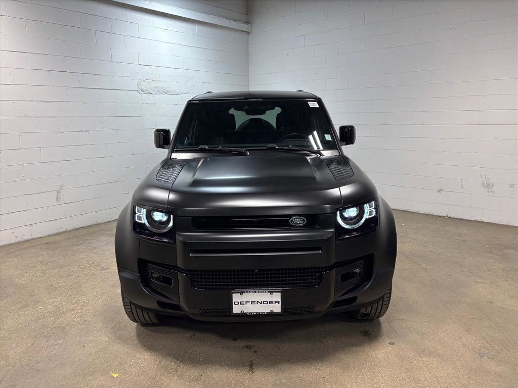 Used 2023 Land Rover Defender 110 SE image 3