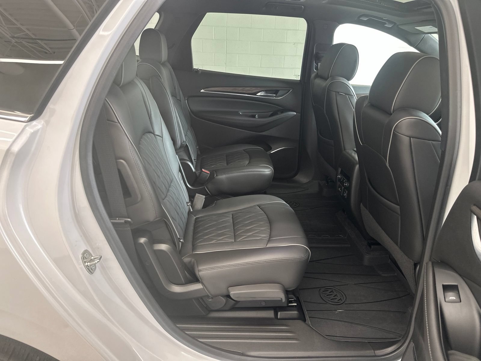 Used 2023 Buick Enclave Avenir w/ Avenir Technology Package AWD/4WD image 13