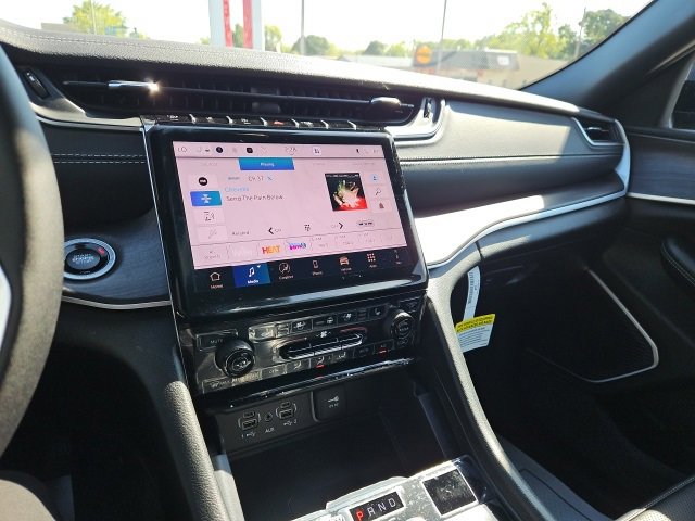 New 2025 Jeep Grand Cherokee Limited w/ Luxury Tech Group II image 38