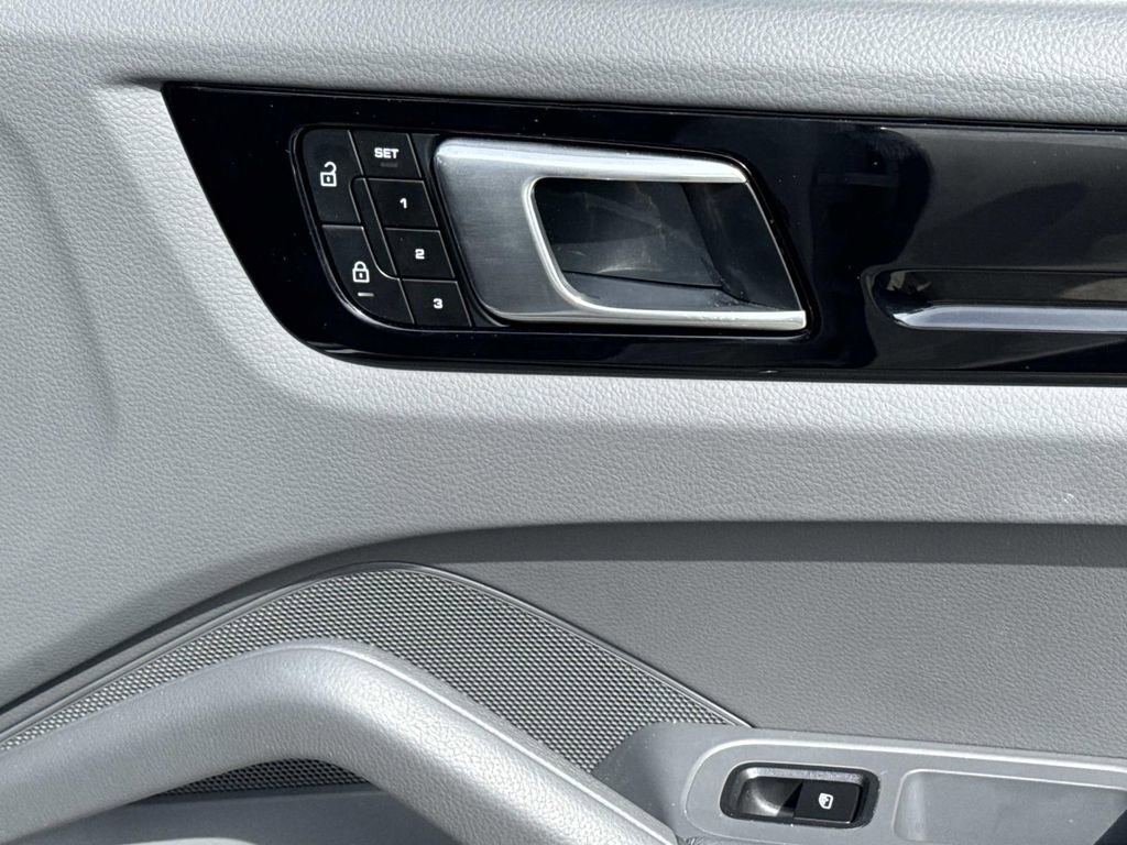 Certified 2023 Porsche Cayenne image 19