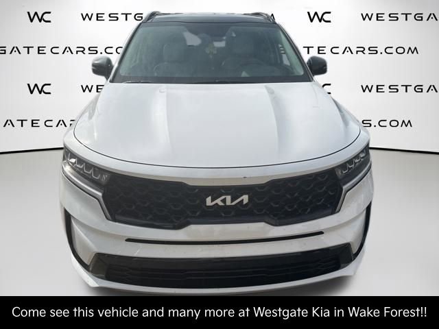 Certified 2023 Kia Sorento S w/ Panoramic Sunroof Package image 2