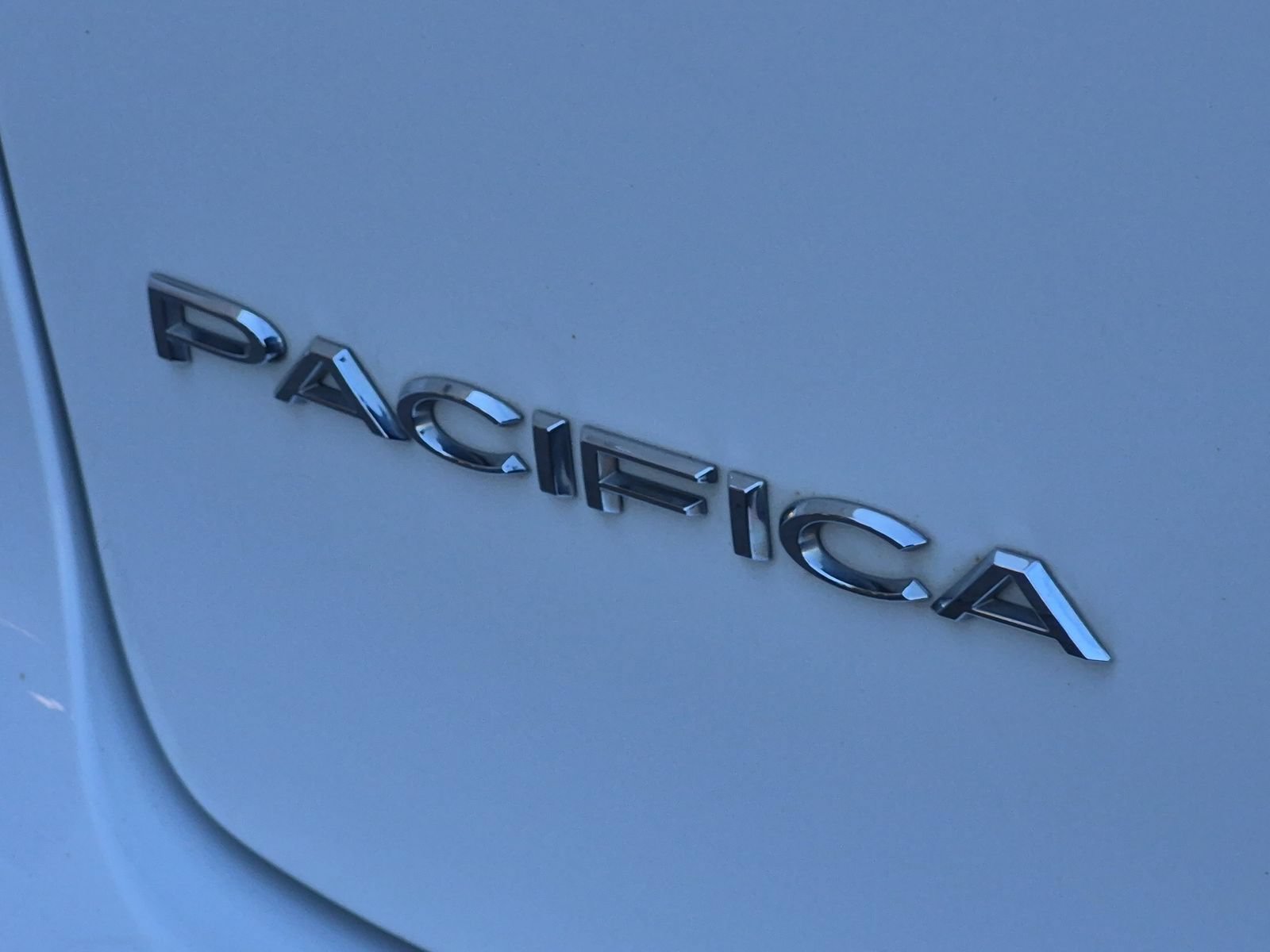Used 2017 Chrysler Pacifica Limited FWD image 13