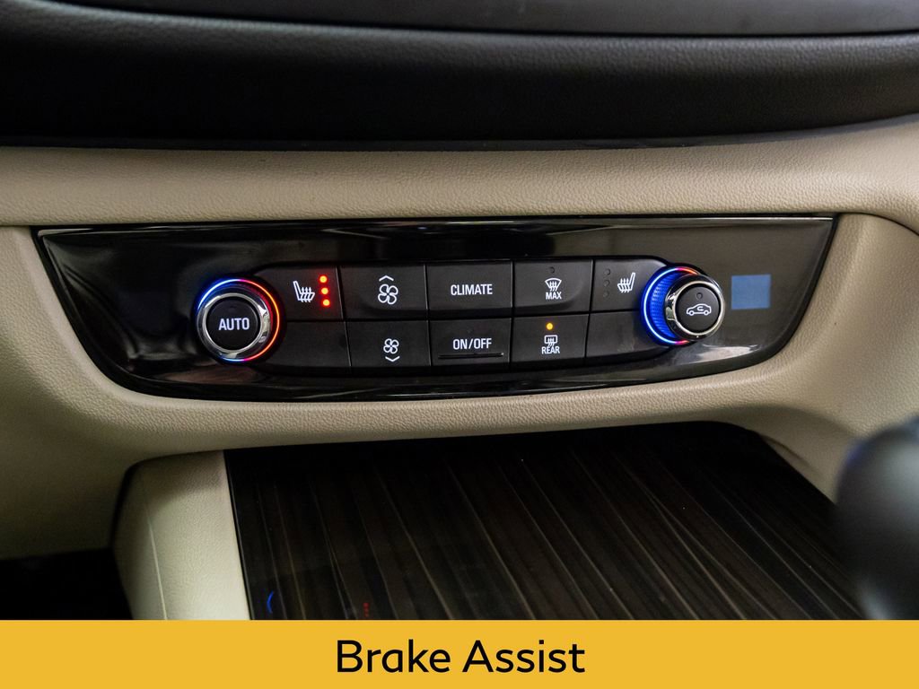 Used 2019 Buick Regal Essence w/ Driver Confidence Package I image 22