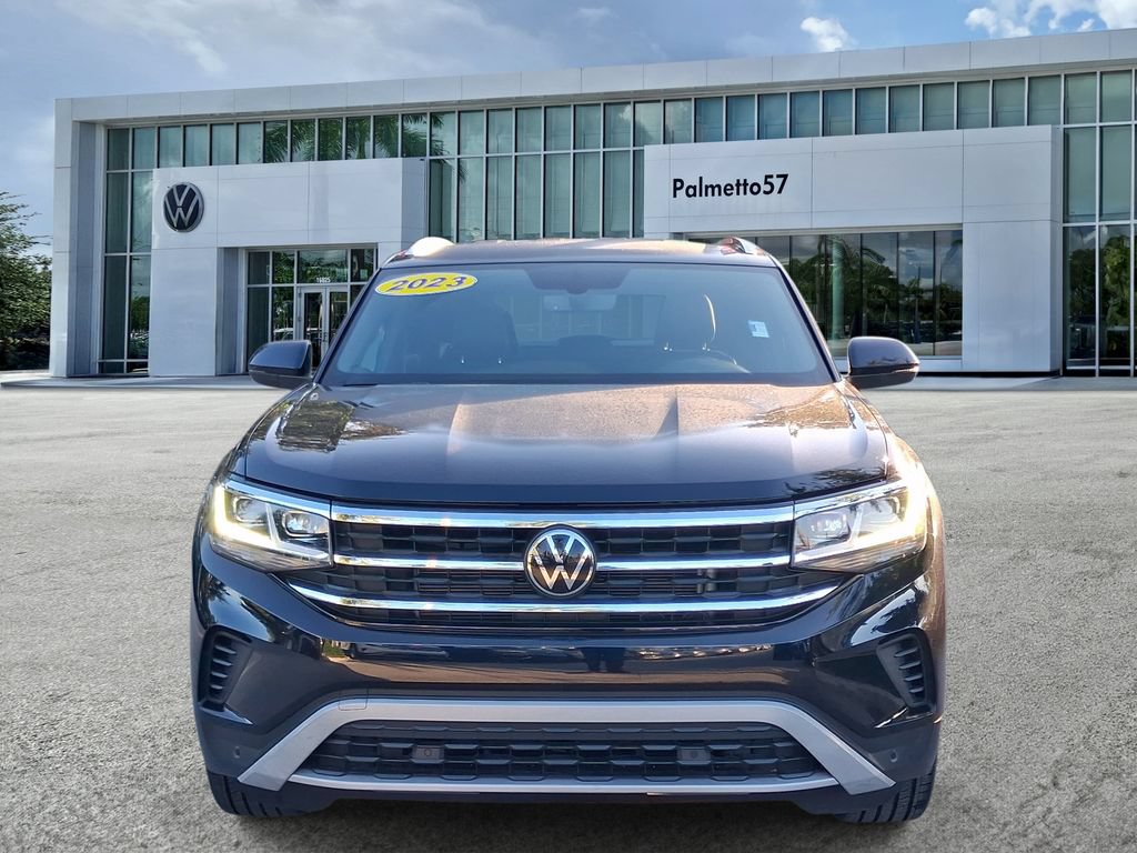Certified 2023 Volkswagen Atlas Cross Sport SE w/ Black Wheel Package FWD image 2